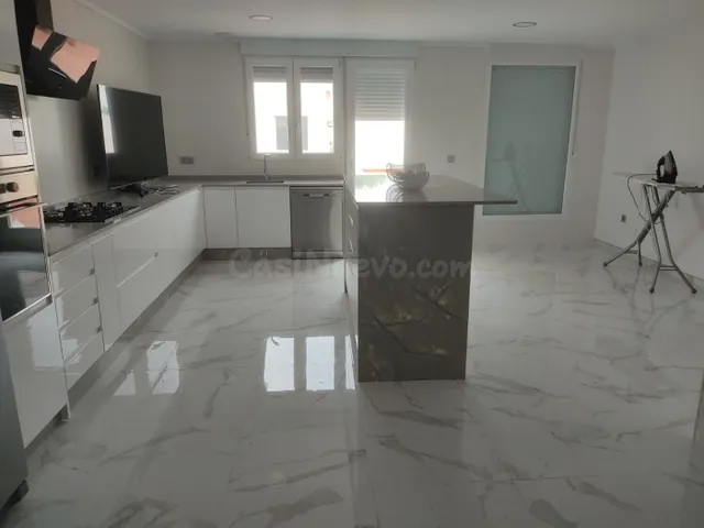 CASA INDEPENDIENTE CON ACABADOS DE LUJO - foto 2