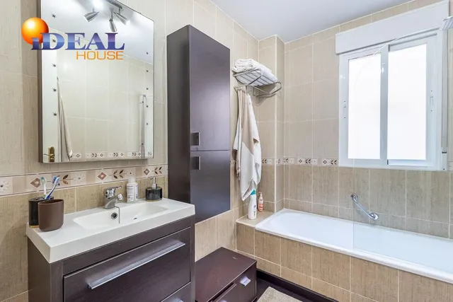 Piso en urbanización con piscina en Las Gabias — 18
