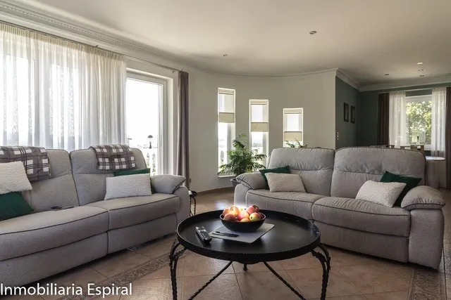 Impresionante Chalet en Abegondo con Vistas al Valle . — 20