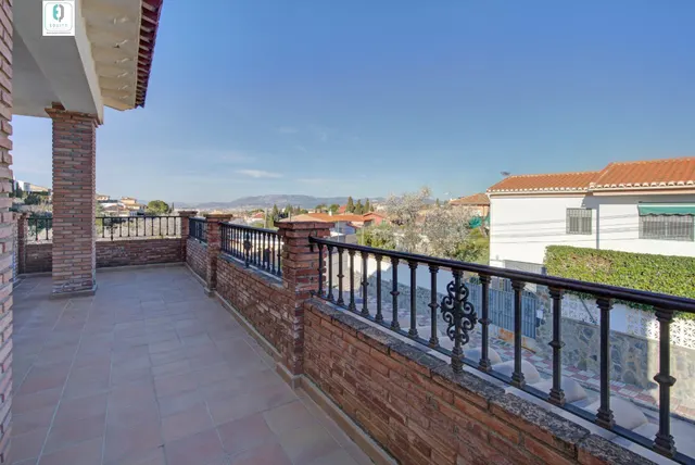 ESPECTACULAR CHALET CON PISCINA EN OTURA — 27