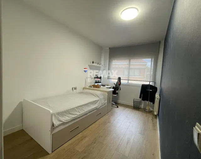 Amplio Adosado en Sarria de Ter - Ideal para Entrar a Vivir — 9
