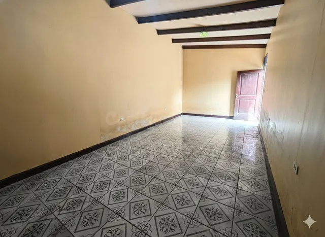 Bs. 1500.- Local Comercial Sobre Avenida Rene Moreno - foto 5
