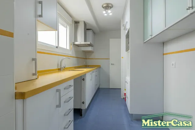 EXCLUSIVA. Zona norte. Ático Dúplex VPO. Terraza-solarium de 52m2. 4 dormitorios, 2 baños. Garaje. — 8