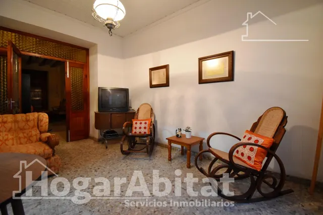 Amplia casa de pueblo con terraza, balcón y trastero — 45