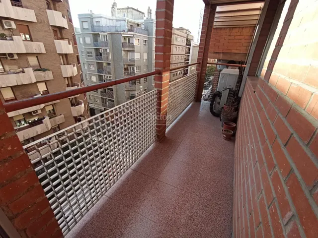 Interesante piso, incluye plaza de garaje, Sector Universidad. — 8