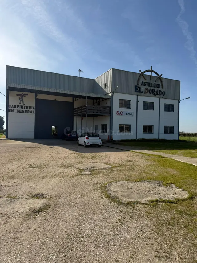 Espectacular Nave Industrial de 1.268 m2 con Vivienda y Gran - foto 4