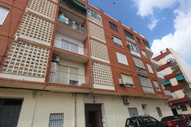 Piso de tres dormitorios con ascensor. — 43