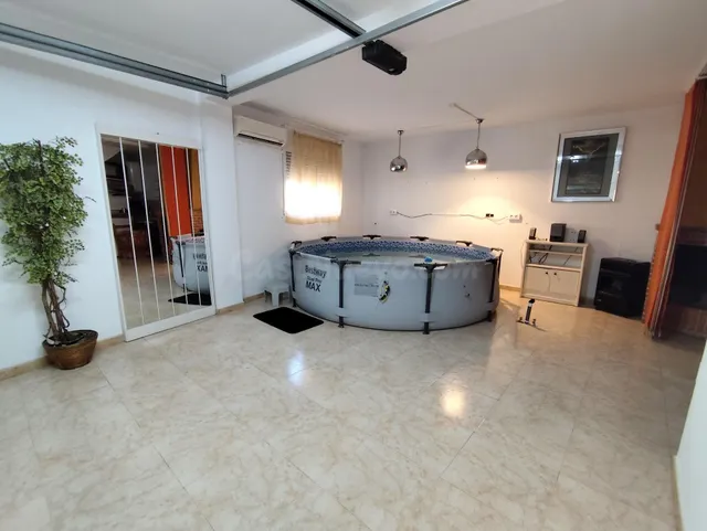 VIVIENDA EN DOS PLANTAS: ARRIBA VIVIENDA Y ABAJO PLAZA DE GA - foto 3