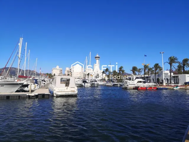 Apartamento reformado de 2 dormitorios con terrazas, vistas al canal y licencia turística – Empuriabrava — 21