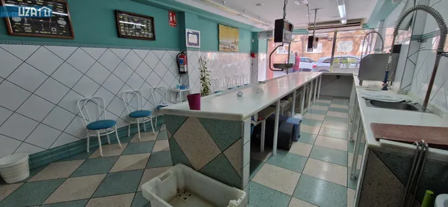 Amplio local comercial a pie de calle — 4