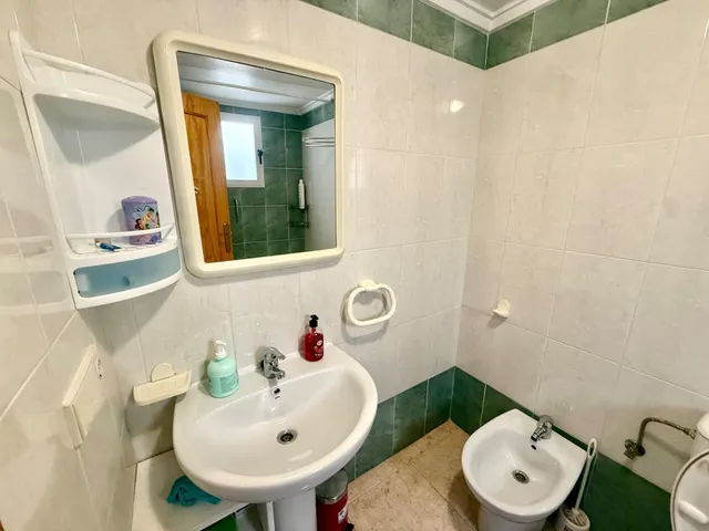 APARTAMENTO CON POSIBILIDAD DE OBTENER LICENCIA TURISTICA. 2 habitaciones + PISCINA — 25