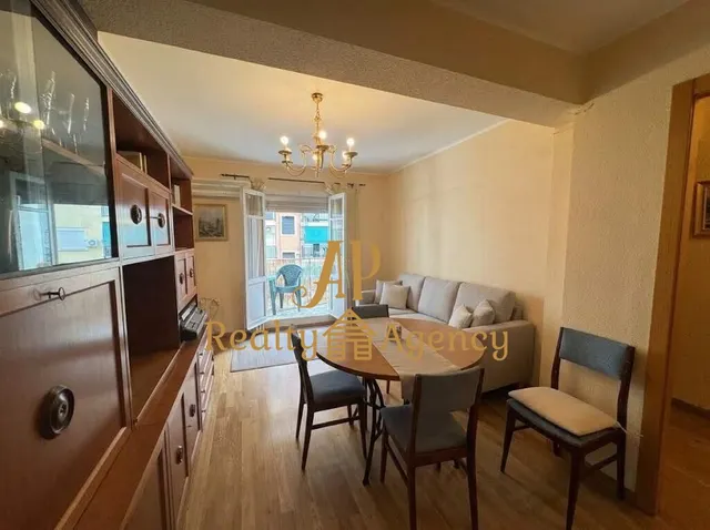 Estupendo piso de 3 habitaciones, con terraza, semi reformado. Zona Marxalenes - General Avilés — 9