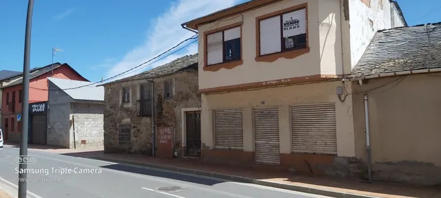 CASA DE PUEBLO CON NEGOCIO — 12