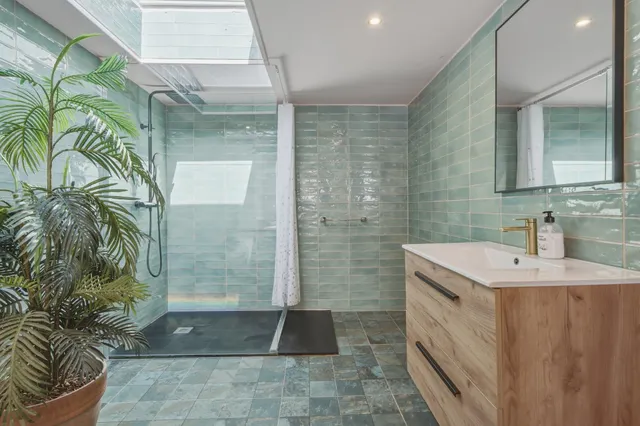 ESPECTACULAR VILLA CON PISCINA, 6 DORMITORIOS EN SUITE Y VISTAS AL MAR EN SA TORRE — 18