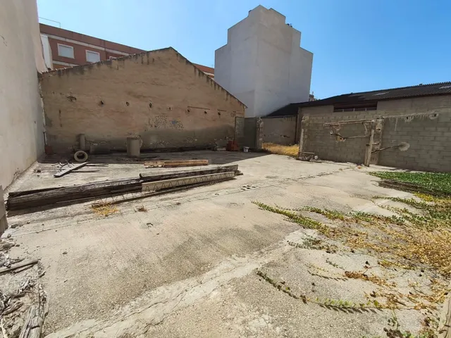 SE VENDE TERRENO PARA EDIFICAR DE 450m2 EN ZONA CENTRO FRENT