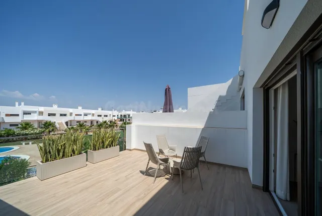 Bungalow de planta alta con 2 dormitorios y solarium privado - foto 5