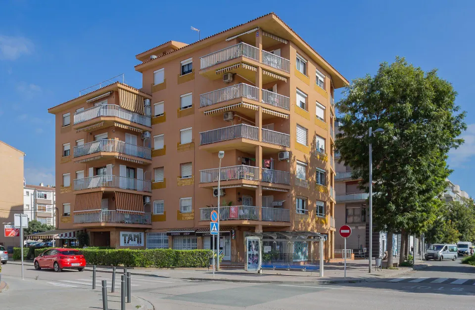 Piso de 3 dormitorios con terraza en el centro de Torredembarra