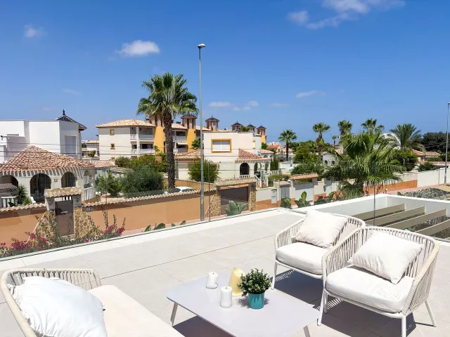 Villa 3 habitaciones 130m² en venta - Lomas de Cabo Roig — 41