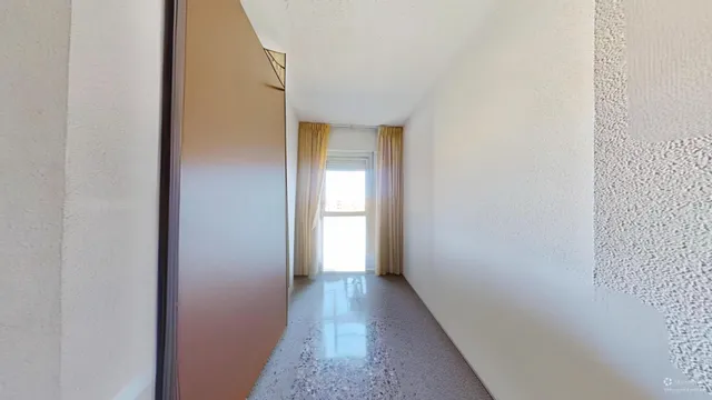 EXCELENTE ZONA, PISO TOTALMENTE EXTERIOR CON LA MEJOR ORIENTACION- ESTE, MUY LUMINOSO, 7º PISO, BUENA FINCA CARAVISTA. — 39