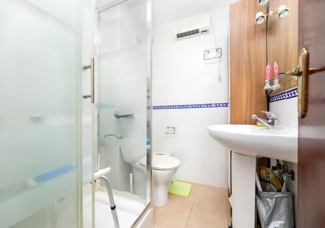 En Venta Piso de 4 dormitorios con ascensor, ideal para reformar a tu gusto. — 13