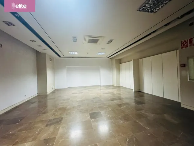 MAGNIFICO LOCAL COMERCIAL EN PLENO CENTRO DE JEREZ — 18