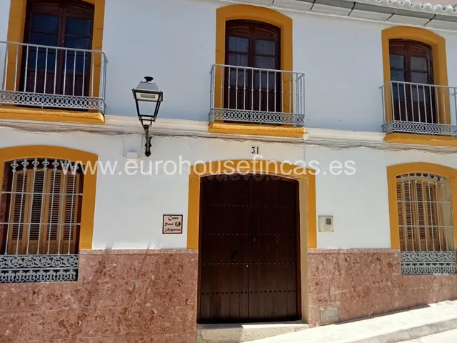 Descubre esta espectacular casa de pueblo ubicada en pleno c