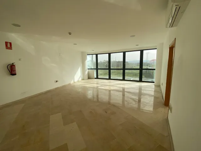 AMPLIA OFICINA EN EDIFICIO AZABACHE — 7