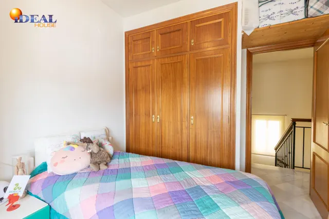 Chalet pareado con piscina, jardín y bonitas vistas a Granada en La Zubia — 50