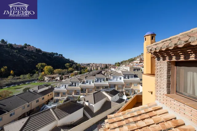 ESPECTACULAR CASA ADOSADA CON PISCINA INDEPENDIENTE — 32