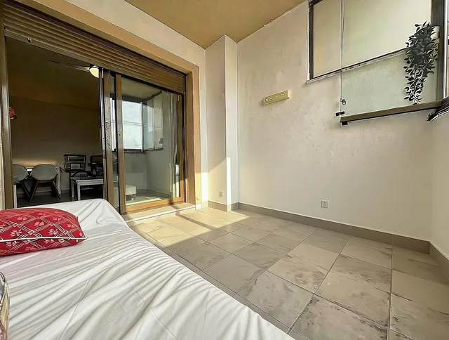 Piso de 3 dormitorios y 2 baños con terraza, piscina y garaje cerrado en La Ermita, Algeciras — 9