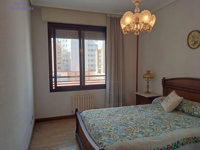 Piso de 75 metros construidos en Logroño, Zona Centro Ayuntamiento con piscina comunitaria — 13