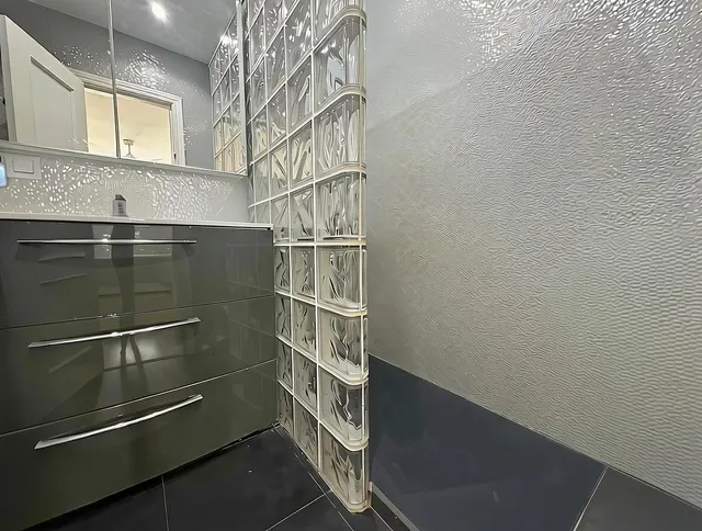 Piso de 3 dormitorios y 2 baños con terraza, piscina y garaje cerrado en La Ermita, Algeciras — 12