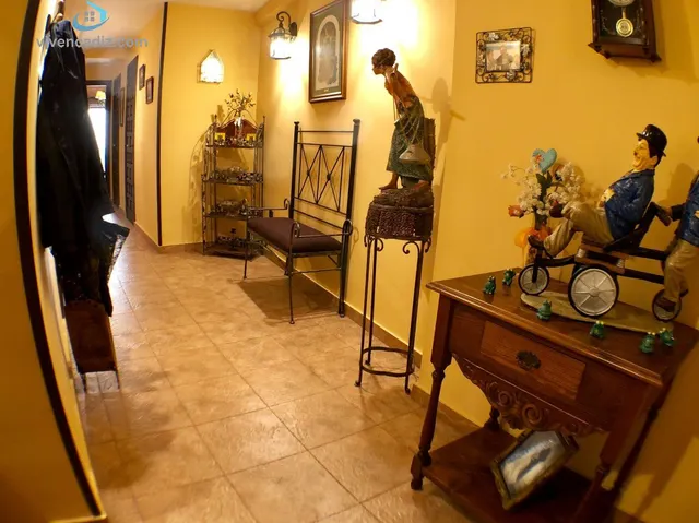 AMPLIA VIVIENDA CON ASCENSOR - ZONA CENTRO — 44
