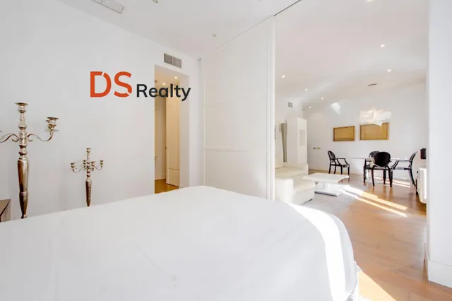 Ds realty presenta | vivienda exterior con tres balcones y terraza frente al templo de debod — 27