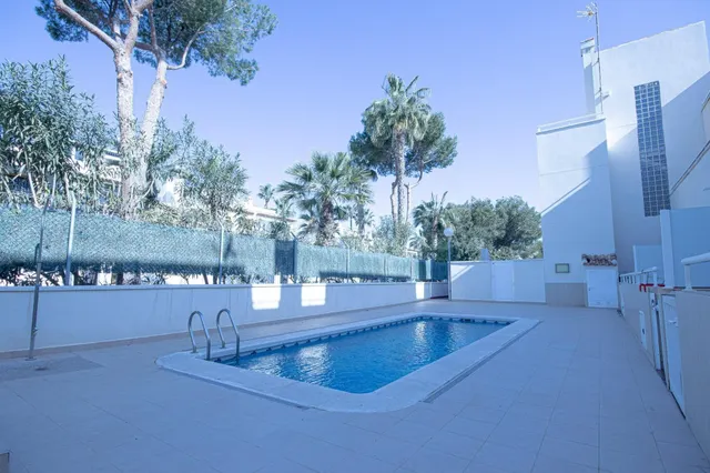 Duplex de 3 dormitorios 2 baños, piscina comunitaria en Orih