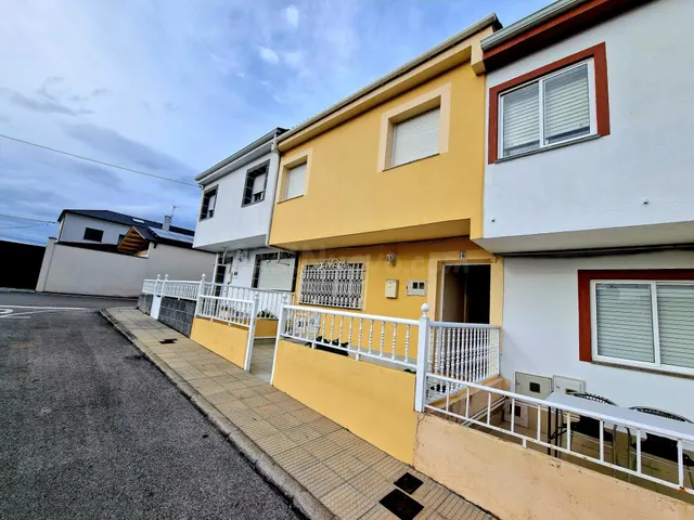 SE VENDE CASA PAREADA CON VISTAS A LA RIA Y MUY CENTRICA - foto 5