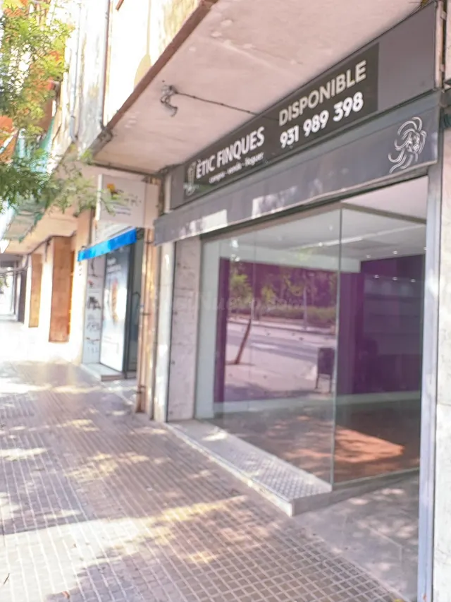LOCAL COMERCIAL REFORMAT EN UNA DE LES MILLORS AVINGUDES DE 