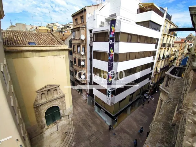 ATENCIÓN INVERSORES!! EDIFICIO EN EL EIX COMERCIAL - foto 3