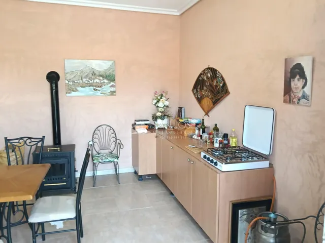 Se vende albergue con placas solares en buen estado cerca de Aspe — 5