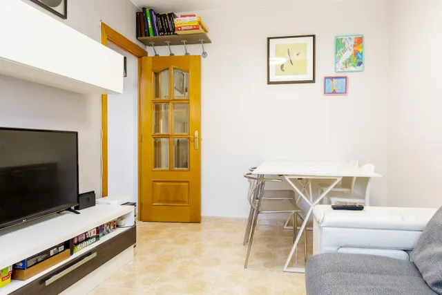Encantador piso de 42 m2 útiles con gran terraza y excelente distribución junto a Plaza Reina Sofía — 2