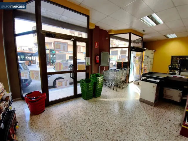 Gran local comercial de 261 m2 situado en zona céntrica de Vilamarxant (Valencia). — 8