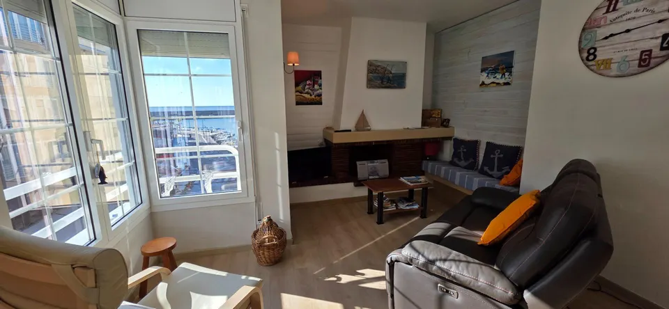 Exclusivo apartamento reformado con vistas al mar y al puerto en el corazón de L’Ametlla de Mar