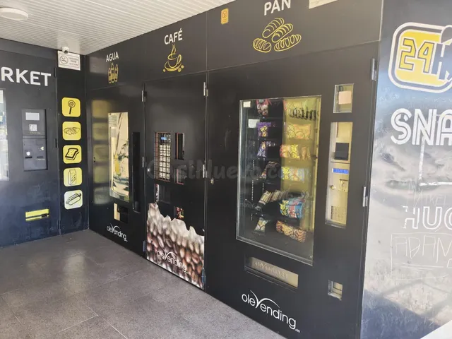 EN VENTA LOCAL COMERCIAL PROPIEDAD + NEGOCIO 24H — 4