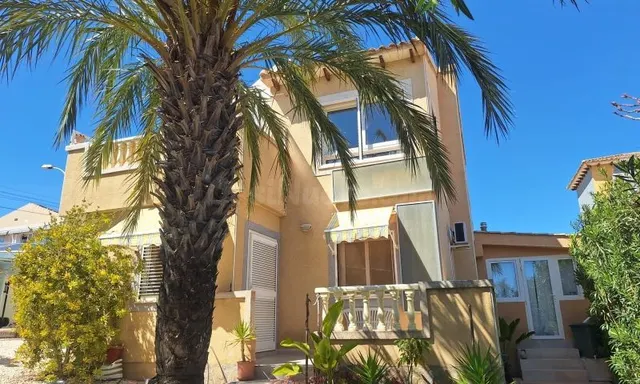 CHALET DE 3 DORMITORIOS Y 2 BAÑOS EN SAN MIGUEL DE SALINAS (