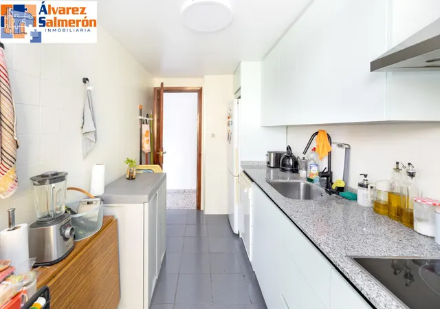 En Venta Piso de 4 dormitorios con ascensor, ideal para reformar a tu gusto. — 4