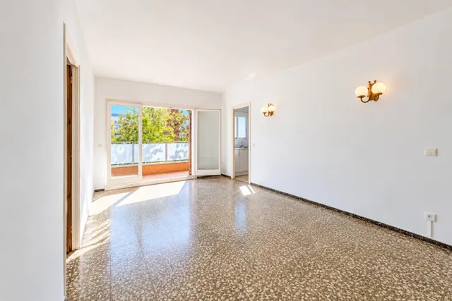 AMPLIO PISO CON TERRAZA EN EL POBLE SEC — 8