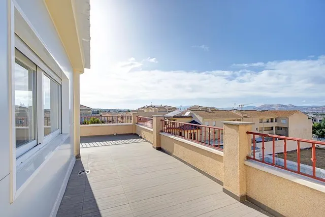 Exclusivo ático dúplex reformado con magnífica terraza en esquina, ascensor y garaje — 6