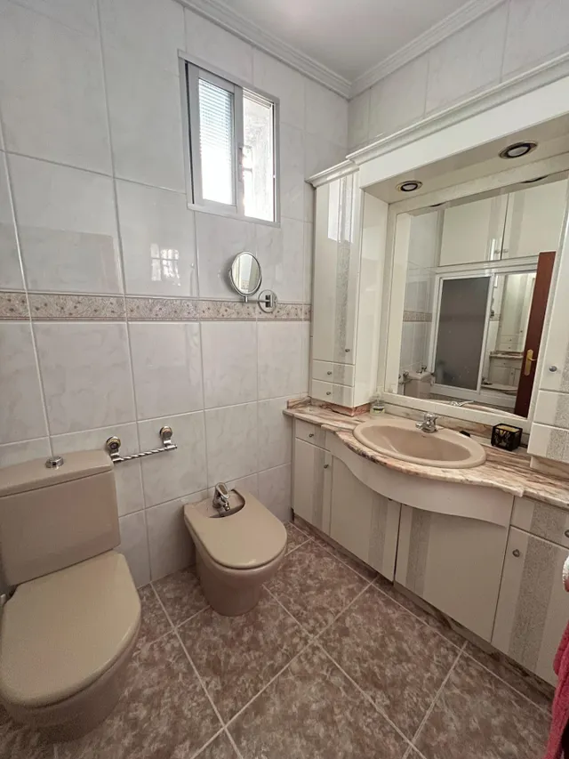 Gran casa con garaje y Local en Plaza Santa Marina — 18