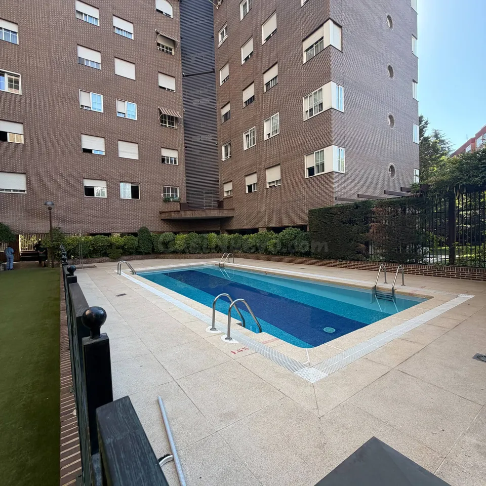 Urbanizacion privada con piscina, 4 dormitorios, 2 baños y posibilidad de adquirir una plaza de garaje doble