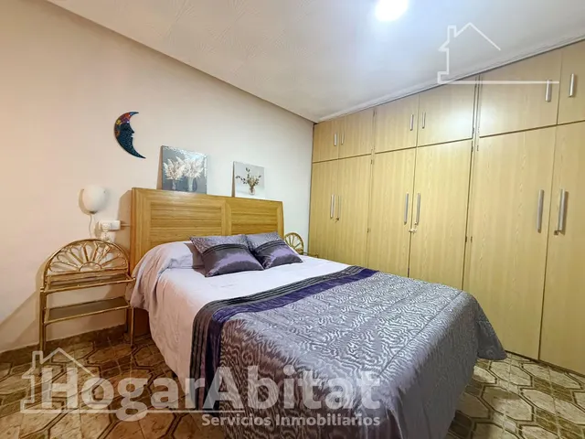 ¡En buena zona! Casa amplia y luminosa con gran terraza y balcón — 25